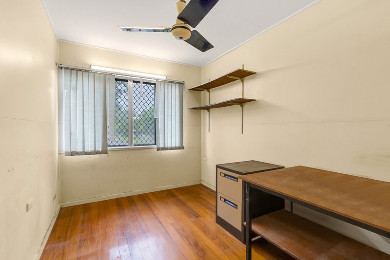 Photo - 451-453 Mccoombe Street, Mooroobool QLD 4870 - Image 7