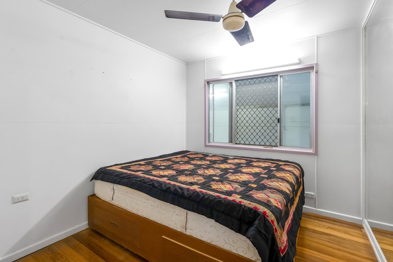 Photo - 451-453 Mccoombe Street, Mooroobool QLD 4870 - Image 9