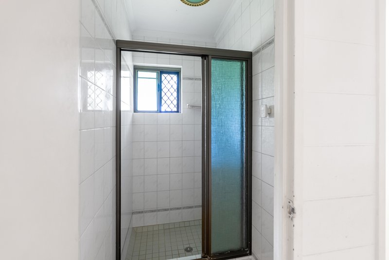 Photo - 451-453 Mccoombe Street, Mooroobool QLD 4870 - Image 11