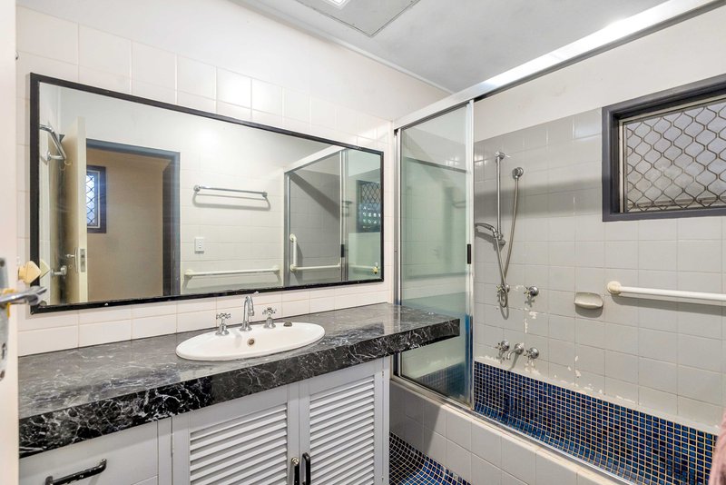 Photo - 451-453 Mccoombe Street, Mooroobool QLD 4870 - Image 12