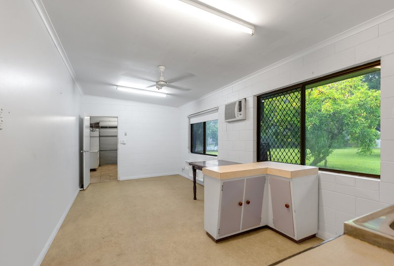 Photo - 451-453 Mccoombe Street, Mooroobool QLD 4870 - Image 15