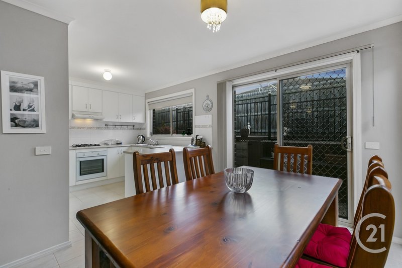 Photo - 4/51 Leigh Drive, Pakenham VIC 3810 - Image 4