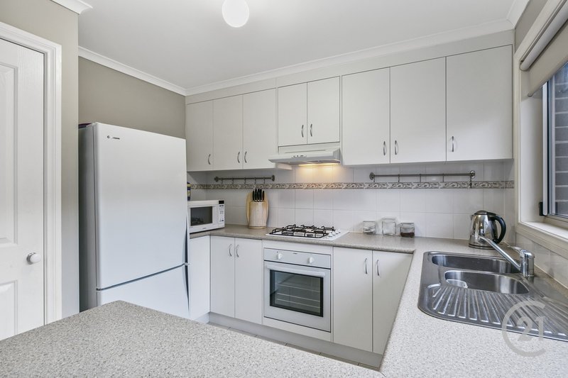 Photo - 4/51 Leigh Drive, Pakenham VIC 3810 - Image 6