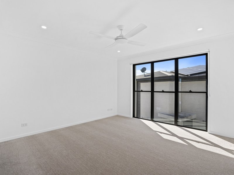 Photo - 45/18 Archipelago Street, Pacific Pines QLD 4211 - Image 17