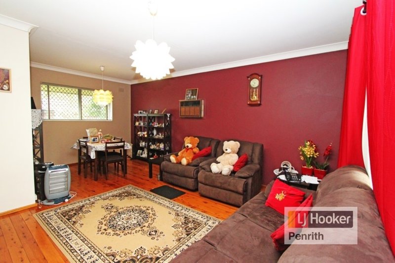 Photo - 4/52 Castlereagh Street, Penrith NSW 2750 - Image 2