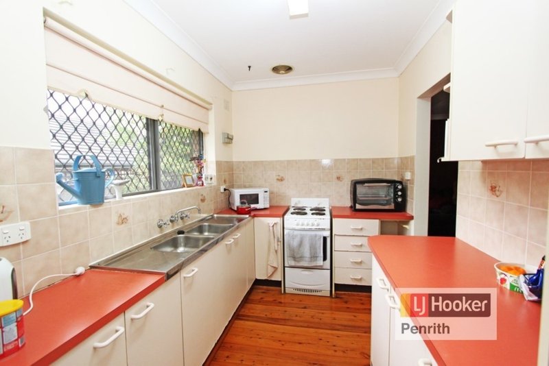 Photo - 4/52 Castlereagh Street, Penrith NSW 2750 - Image 3