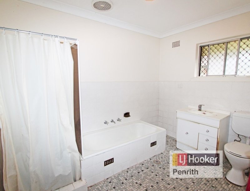 Photo - 4/52 Castlereagh Street, Penrith NSW 2750 - Image 5