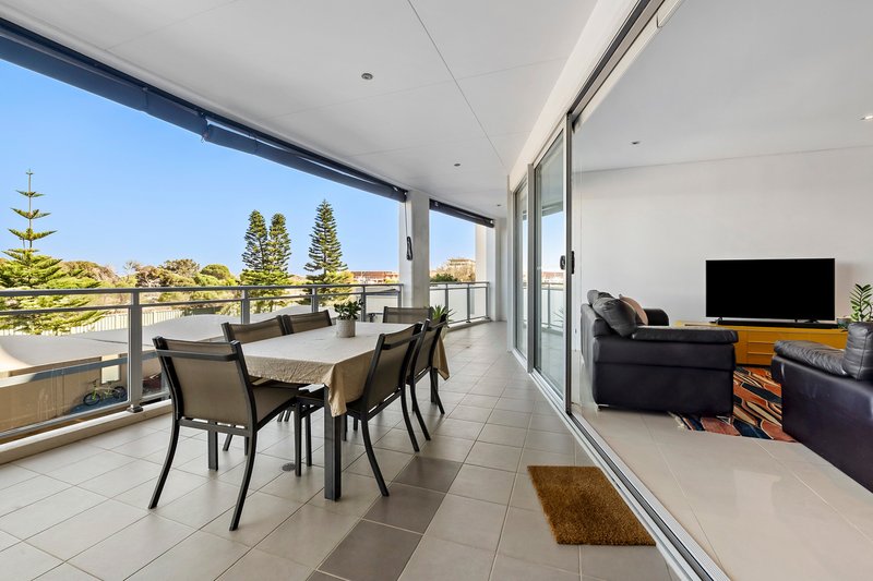 Photo - 4/52 Rollinson Road, North Coogee WA 6163 - Image 1