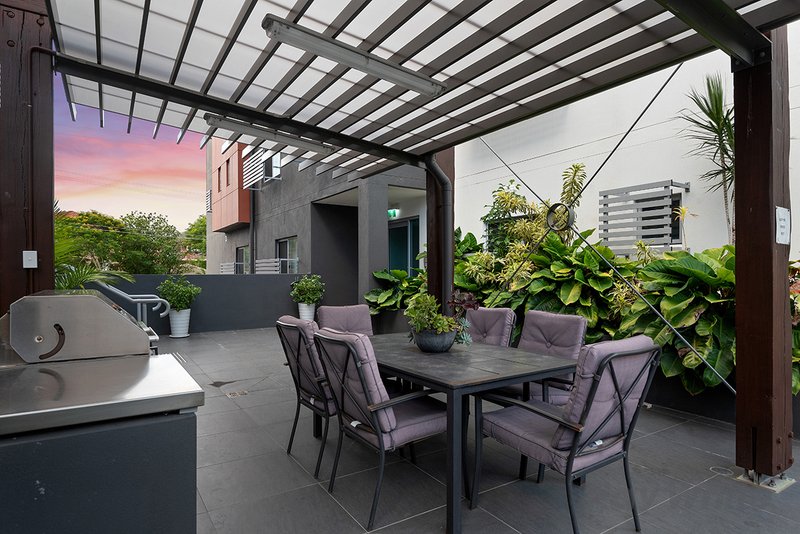 Photo - 4/53 - 61 Kitchener Street, Coorparoo QLD 4151 - Image 17