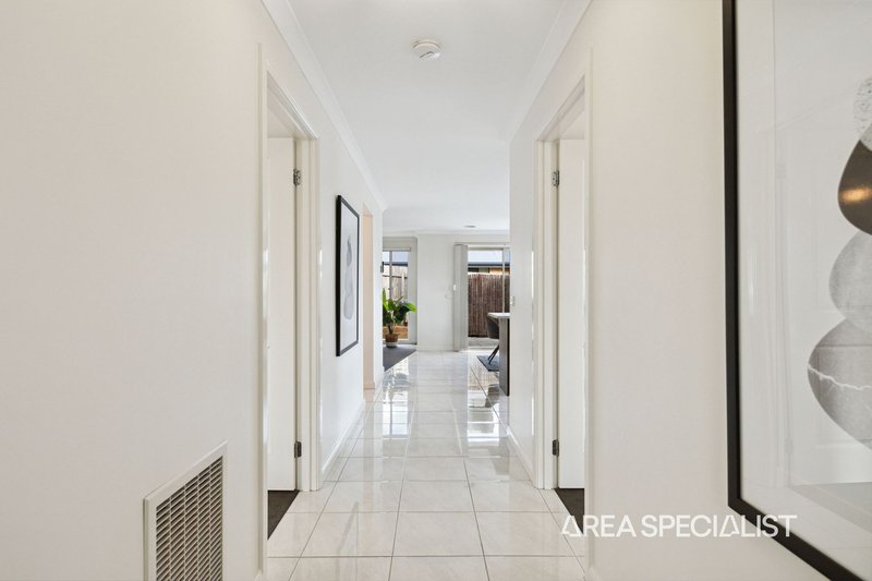 Photo - 4/53 Ebony Drive, Pakenham VIC 3810 - Image 3