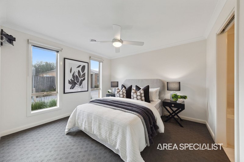 Photo - 4/53 Ebony Drive, Pakenham VIC 3810 - Image 4