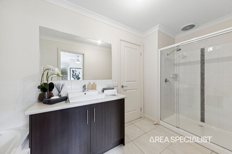 Photo - 4/53 Ebony Drive, Pakenham VIC 3810 - Image 5