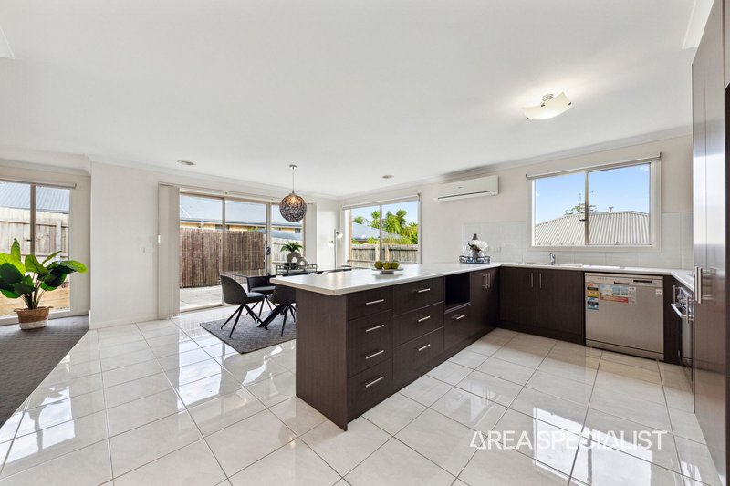 Photo - 4/53 Ebony Drive, Pakenham VIC 3810 - Image 9