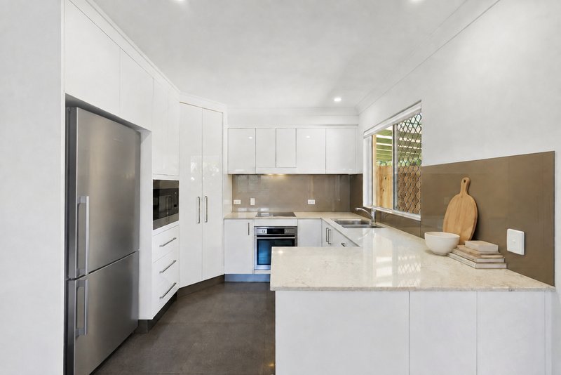 Photo - 4/55 Smallman Street, Bulimba QLD 4171 - Image 2