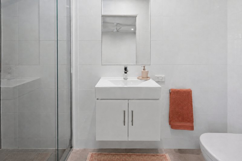 Photo - 4/55 Smallman Street, Bulimba QLD 4171 - Image 7