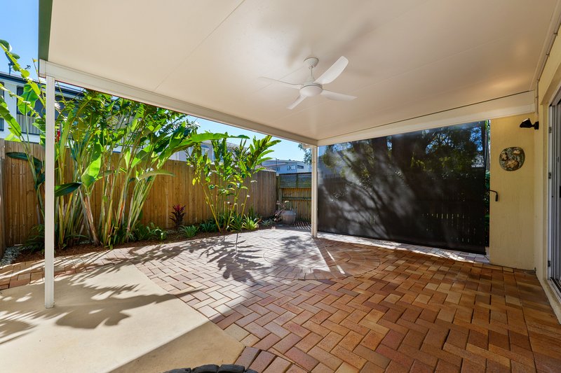 Photo - 4/55 Smallman Street, Bulimba QLD 4171 - Image 12