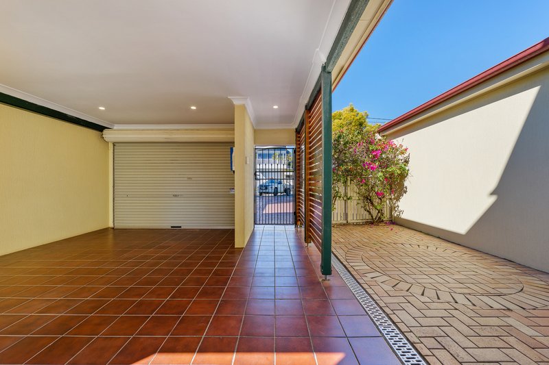 Photo - 4/55 Smallman Street, Bulimba QLD 4171 - Image 13