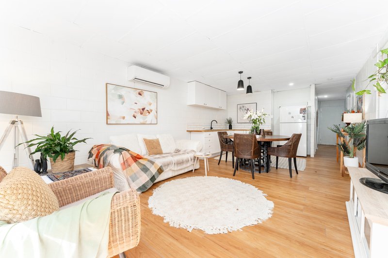 Photo - 4/57 Livingstone Street, West End QLD 4810 - Image 1