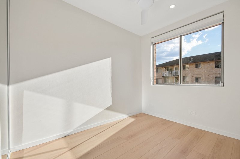 Photo - 4/57 Pacific Parade, Dee Why NSW 2099 - Image 4