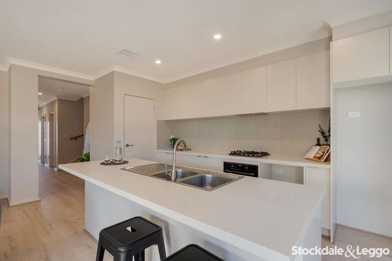 Photo - 4/58 Montmarte Boulevard, Burnside VIC 3023 - Image 3
