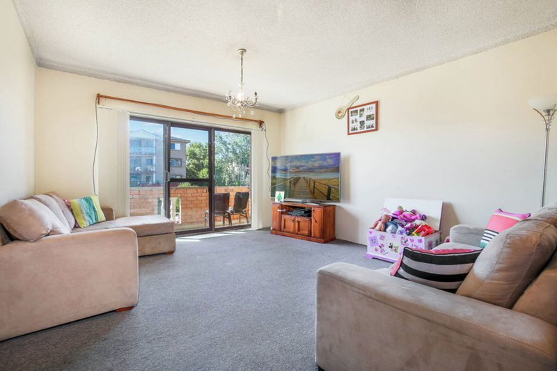 Photo - 4/5A Fairlight Avenue, Fairfield NSW 2165 - Image 2