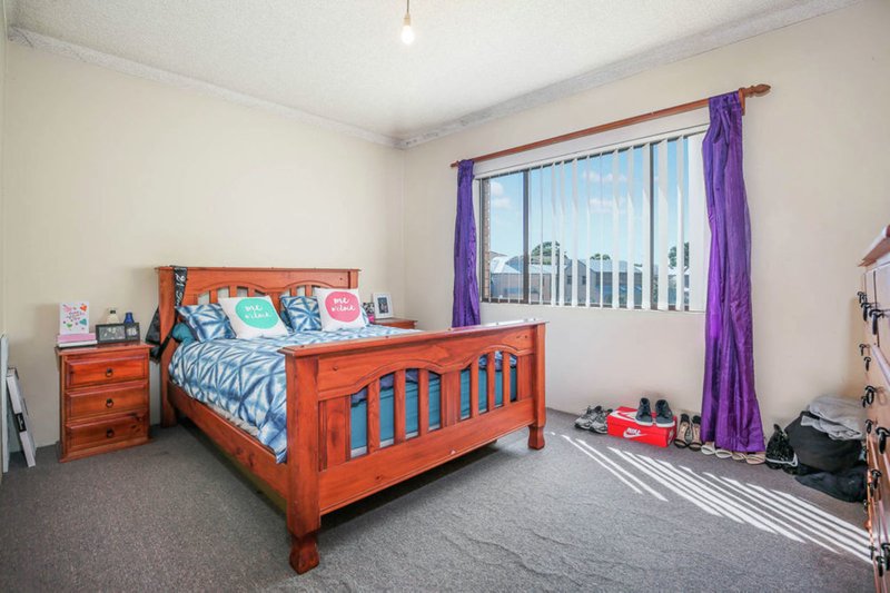 Photo - 4/5A Fairlight Avenue, Fairfield NSW 2165 - Image 4