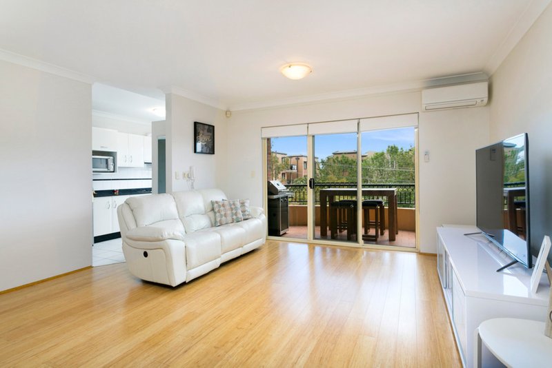 Photo - 4/6-12 Mansfield Avenue, Caringbah NSW 2229 - Image 3