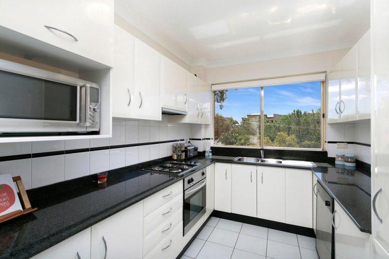 Photo - 4/6-12 Mansfield Avenue, Caringbah NSW 2229 - Image 5