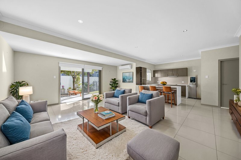 Photo - 4/6-8 Boat Street, Victoria Point QLD 4165 - Image 3