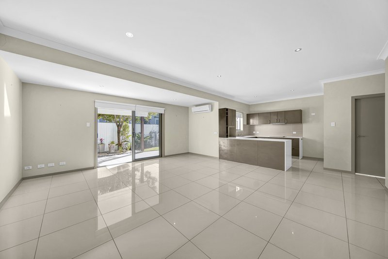 Photo - 4/6-8 Boat Street, Victoria Point QLD 4165 - Image 14