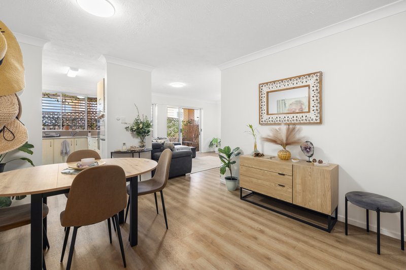 Photo - 4/6-8 Landsborough Avenue, Scarborough QLD 4020 - Image 4