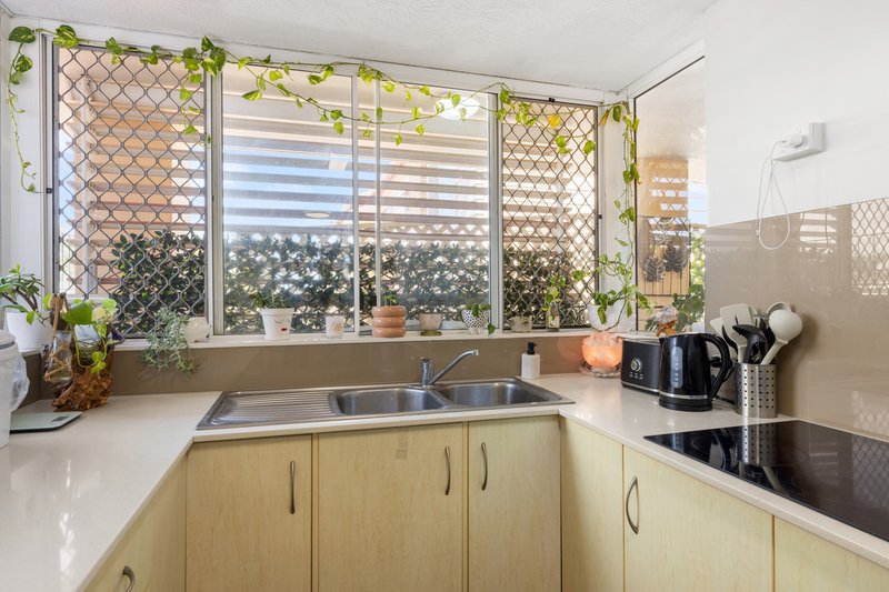 Photo - 4/6-8 Landsborough Avenue, Scarborough QLD 4020 - Image 7