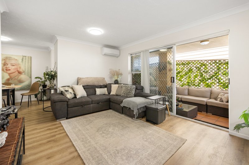Photo - 4/6-8 Landsborough Avenue, Scarborough QLD 4020 - Image 9
