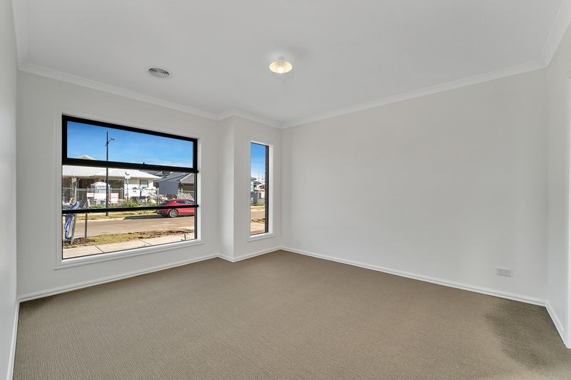 Photo - 46 Antonio Road, Melton South VIC 3338 - Image 4