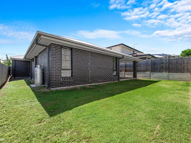 Photo - 46 April Crescent, Bridgeman Downs QLD 4035 - Image 4