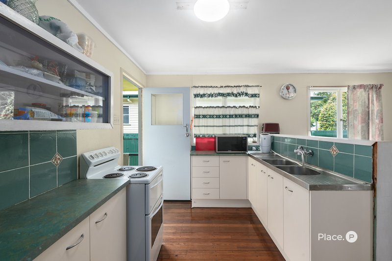 Photo - 46 Barter Avenue, Holland Park QLD 4121 - Image 3