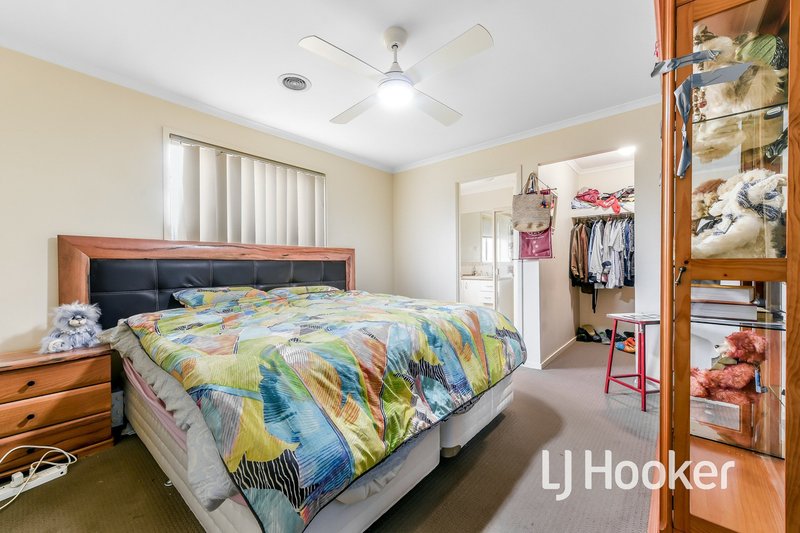 Photo - 46 Bates Street, Cranbourne West VIC 3977 - Image 3