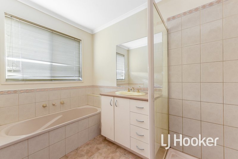 Photo - 46 Bates Street, Cranbourne West VIC 3977 - Image 5