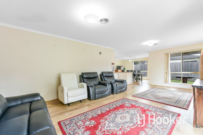 Photo - 46 Bates Street, Cranbourne West VIC 3977 - Image 7