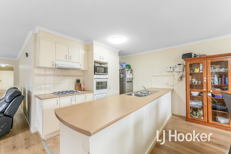 Photo - 46 Bates Street, Cranbourne West VIC 3977 - Image 10