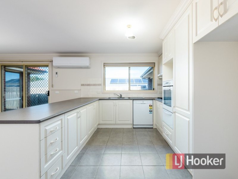 Photo - 46 Ben Drive, Pakenham VIC 3810 - Image 3