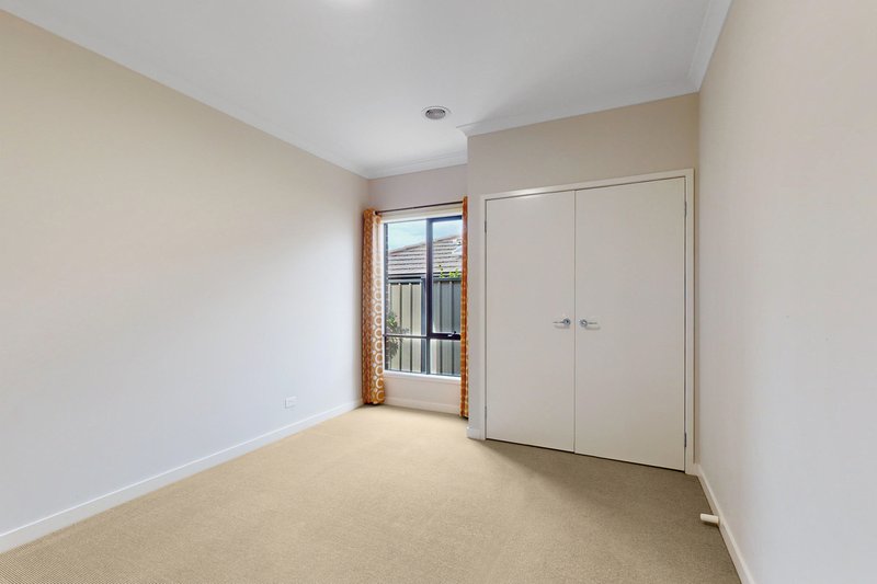 Photo - 46 Brentwick Drive, Craigieburn VIC 3064 - Image 13