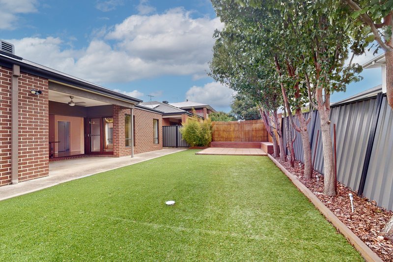 Photo - 46 Brentwick Drive, Craigieburn VIC 3064 - Image 15