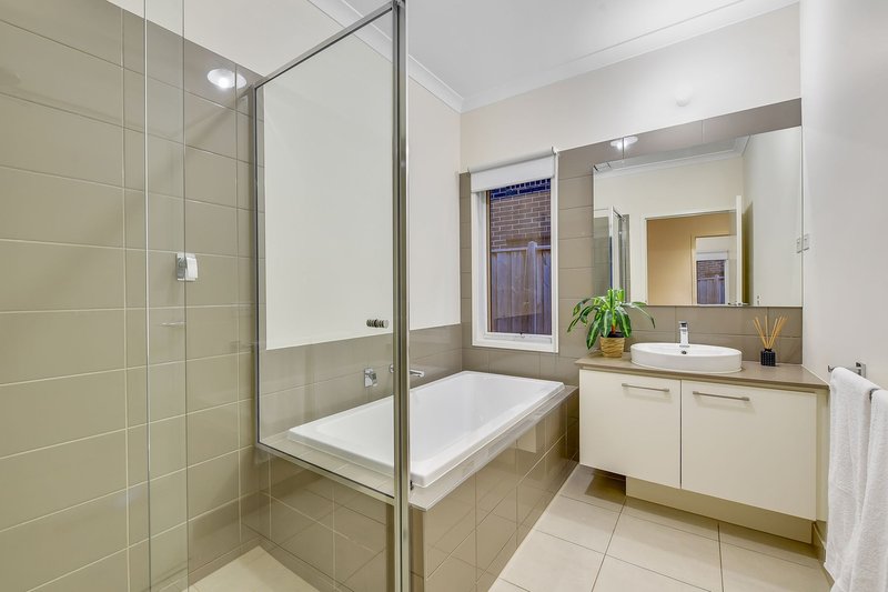 Photo - 46 Burnham Crescent, Keysborough VIC 3173 - Image 12