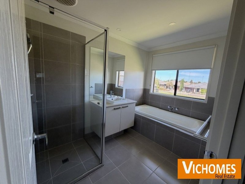 Photo - 46 Carmen Road, Point Cook VIC 3030 - Image 10