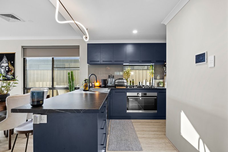 Photo - 46 Carnelian Avenue, Australind WA 6233 - Image 3