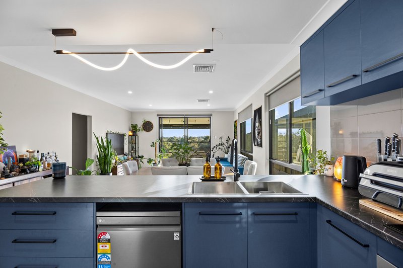 Photo - 46 Carnelian Avenue, Australind WA 6233 - Image 5