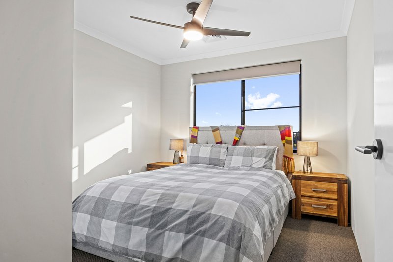 Photo - 46 Carnelian Avenue, Australind WA 6233 - Image 17