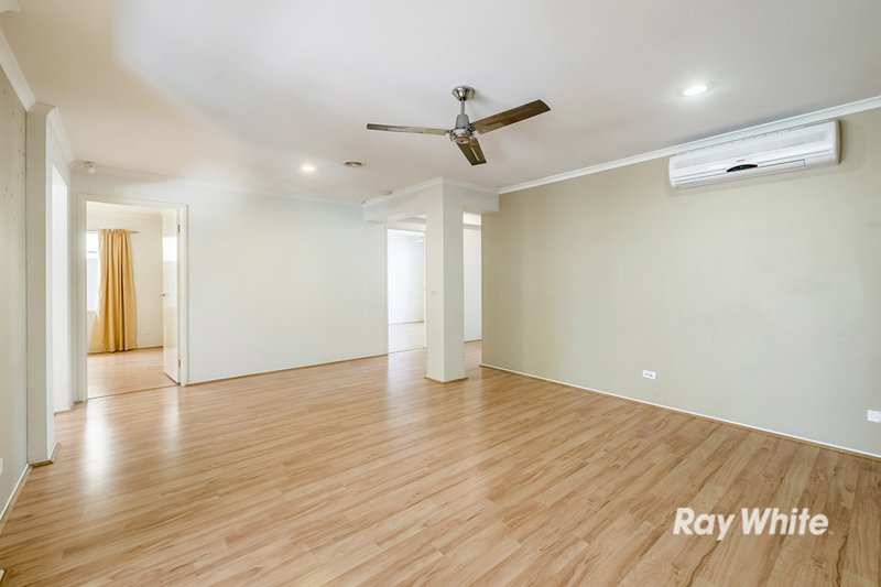 Photo - 46 Central Parkway, Cranbourne West VIC 3977 - Image 6