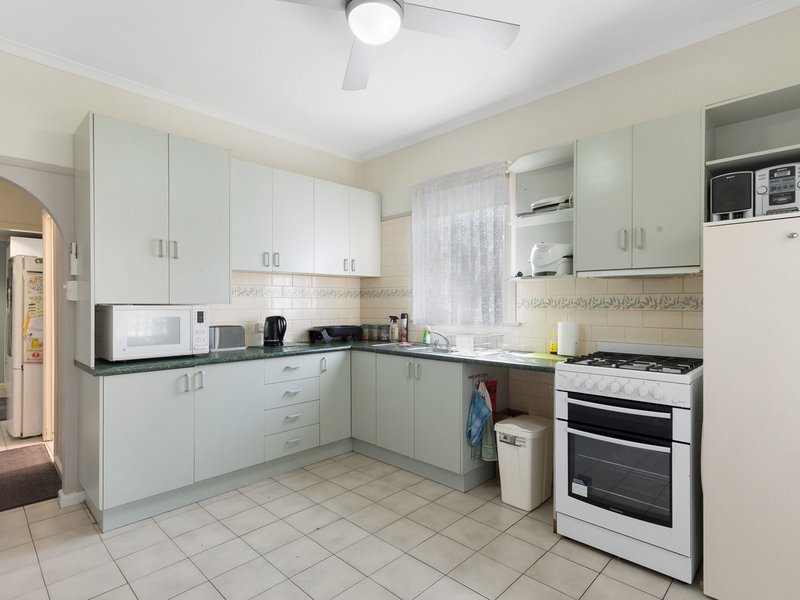 Photo - 46 Chisholm Crescent, Seymour VIC 3660 - Image 2